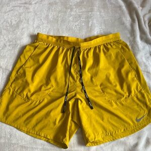 Men’s running shorts (yellow)